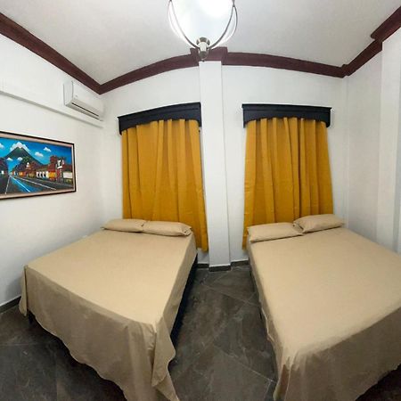 Hostal Casa De Grethel Flores Bagian luar foto